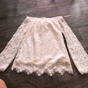 off the shoulders long sleeve shirt